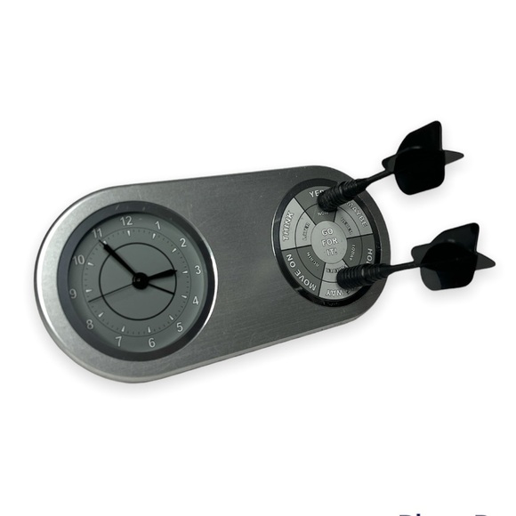 Desk Clock Motivational Magnet Dart Battery Operated Silver Brushed Go For It - Picture 11 of 12